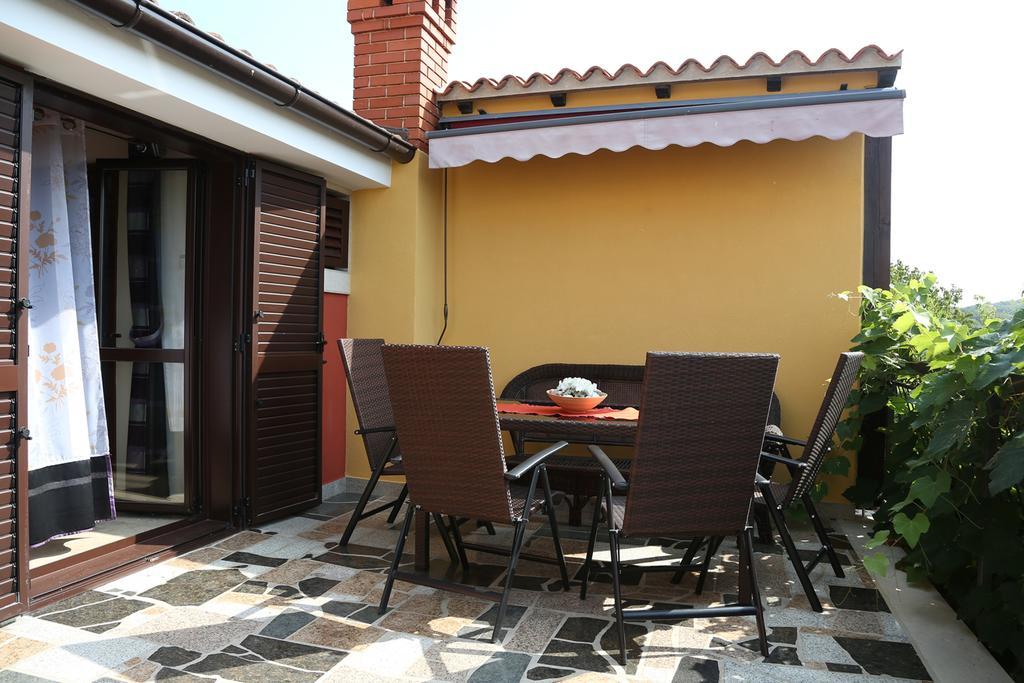 Apartments Max Vrsar Exterior photo