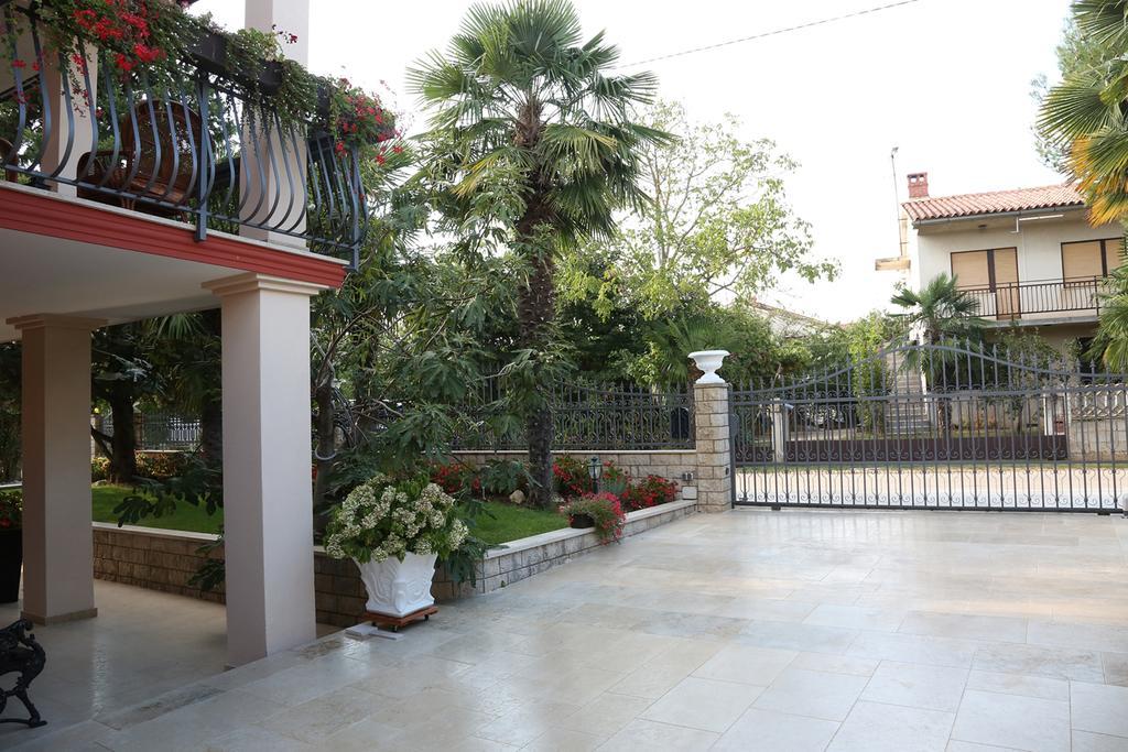 Apartments Max Vrsar Exterior photo