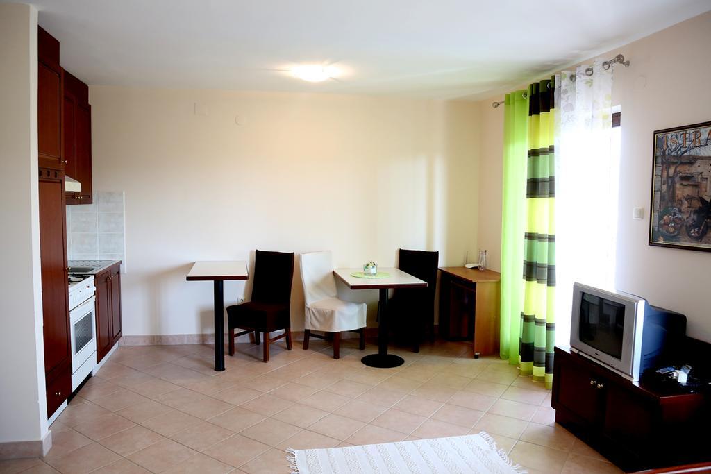 Apartments Max Vrsar Exterior photo