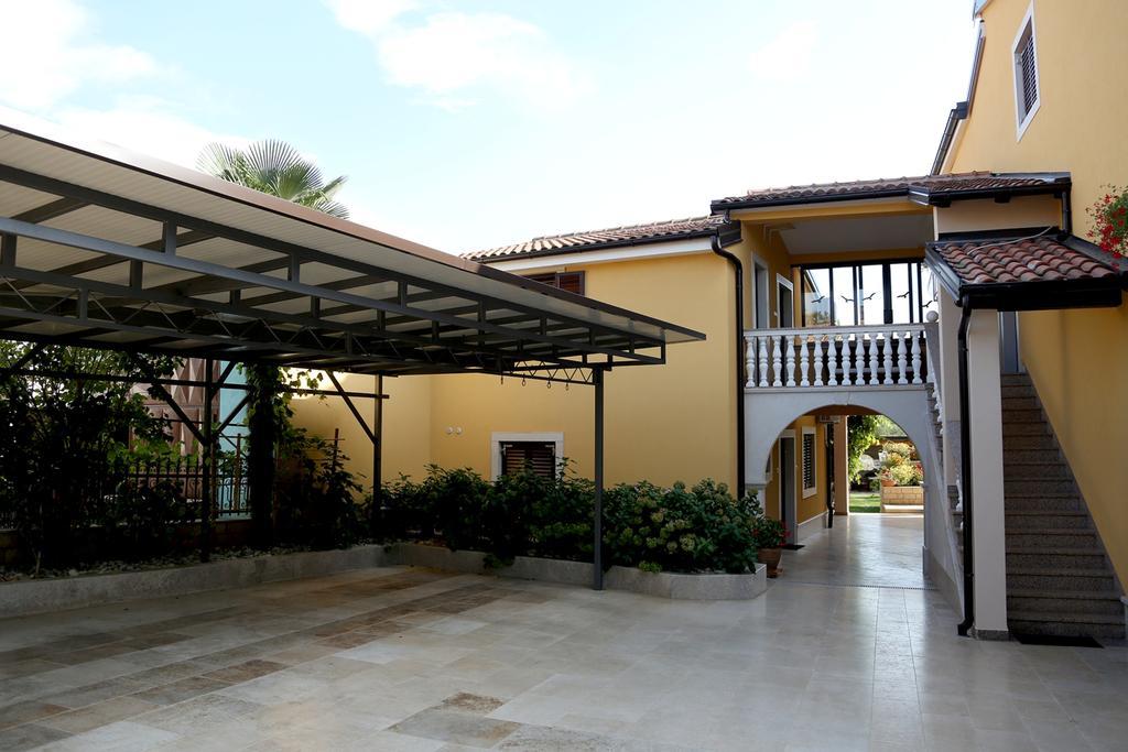 Apartments Max Vrsar Exterior photo