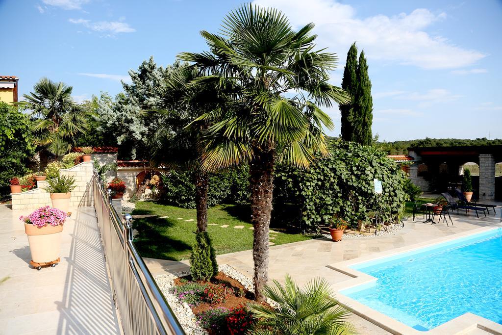 Apartments Max Vrsar Exterior photo